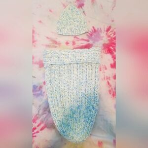 Newborn knitted sac with matching hat